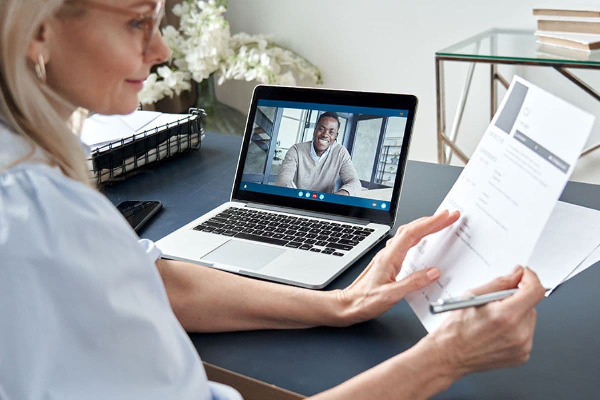 HR-prosessien digitalisoiminen säästää aikaa ja resursseja sekä vähentää virheitä
